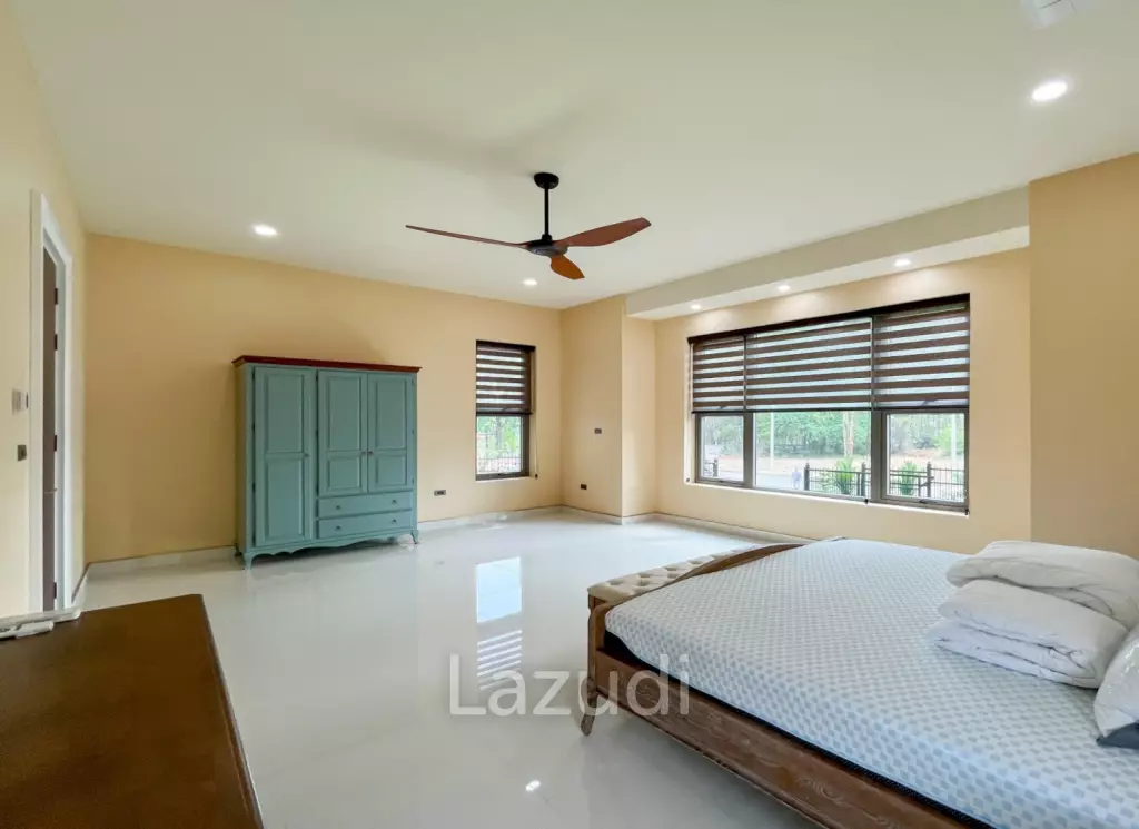 4 Beds 4 Baths 678 SQ.M. Phoenix Gold Golf