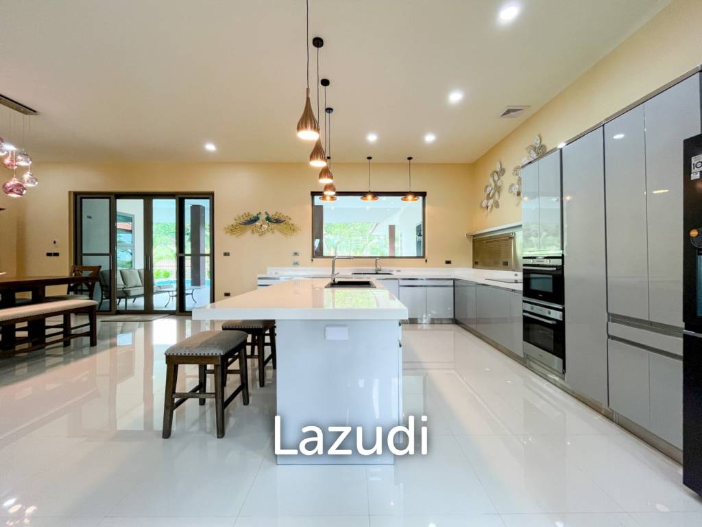 4 Beds 4 Baths 678 SQ.M. Phoenix Gold Golf