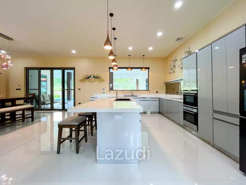 4 Beds 4 Baths 678 SQ.M. Phoenix Gold Golf