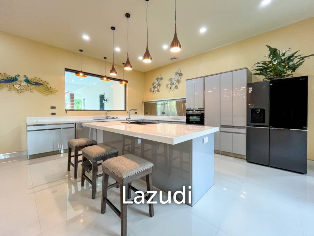 4 Beds 4 Baths 678 SQ.M. Phoenix Gold Golf
