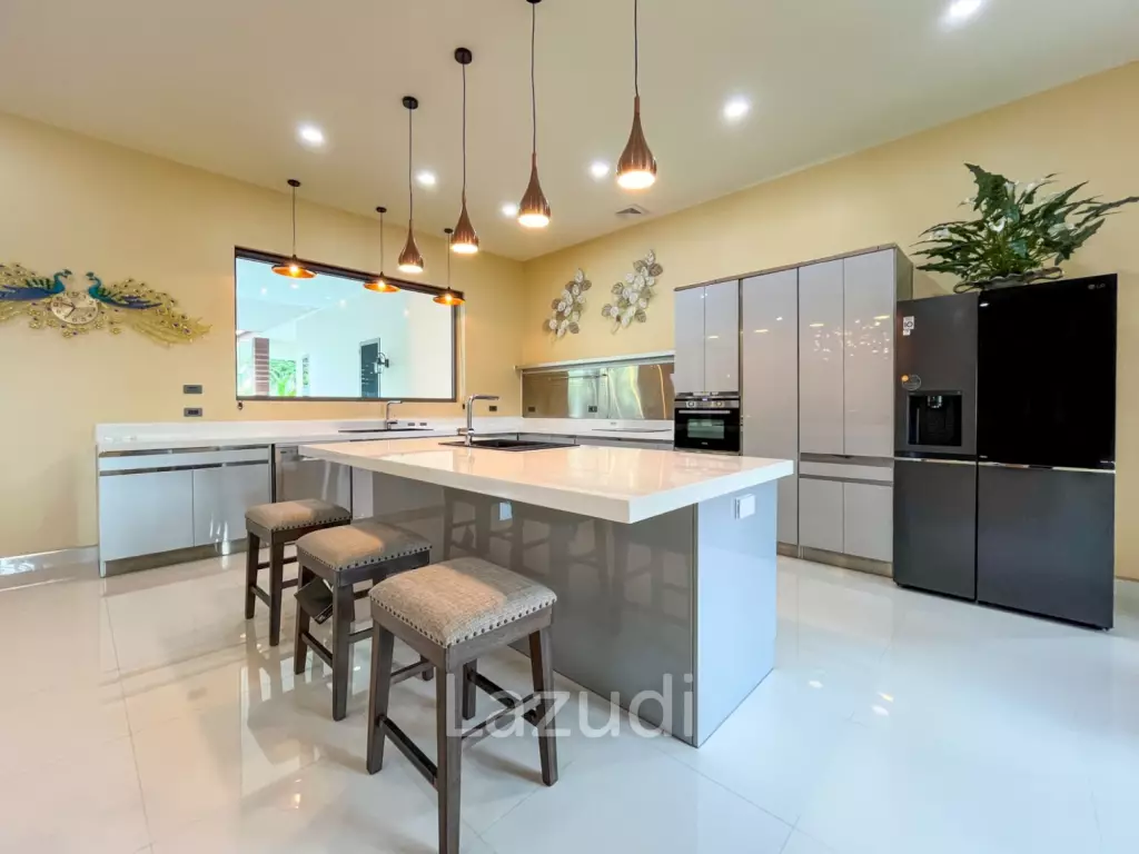 4 Beds 4 Baths 678 SQ.M. Phoenix Gold Golf