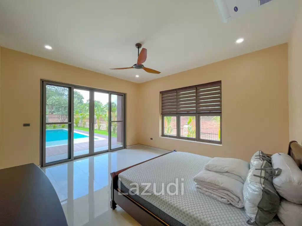 4 Beds 4 Baths 678 SQ.M. Phoenix Gold Golf