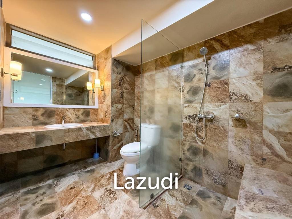 Newly renovated, spacious studio condo in Phuket Country Club