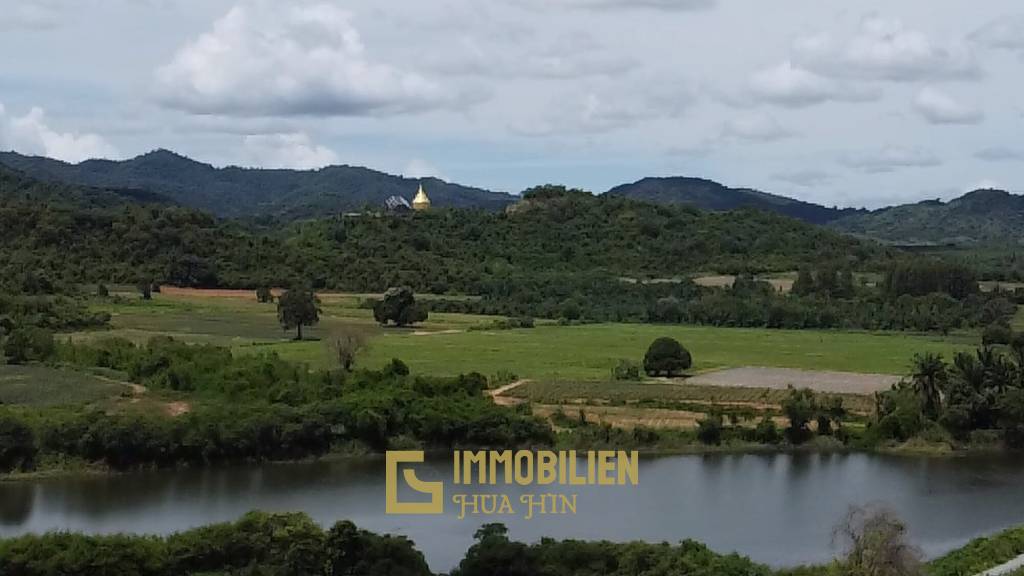 ที่ดินขนาดใหญ่ติดอ่างเก็บน้ำพร้อมวิวภูเขาและใกล้พระธาตุดอยทัพช้าง หัวหิน