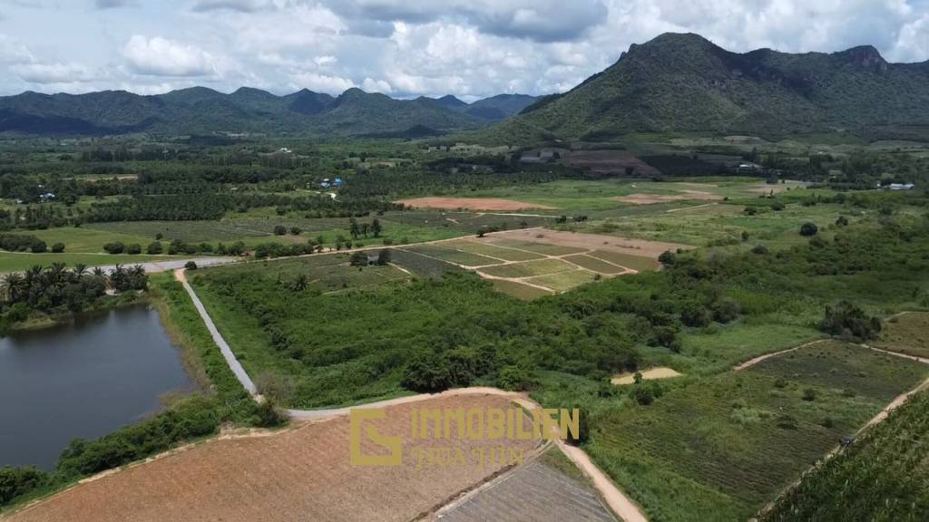 ที่ดินขนาดใหญ่ติดอ่างเก็บน้ำพร้อมวิวภูเขาและใกล้พระธาตุดอยทัพช้าง หัวหิน