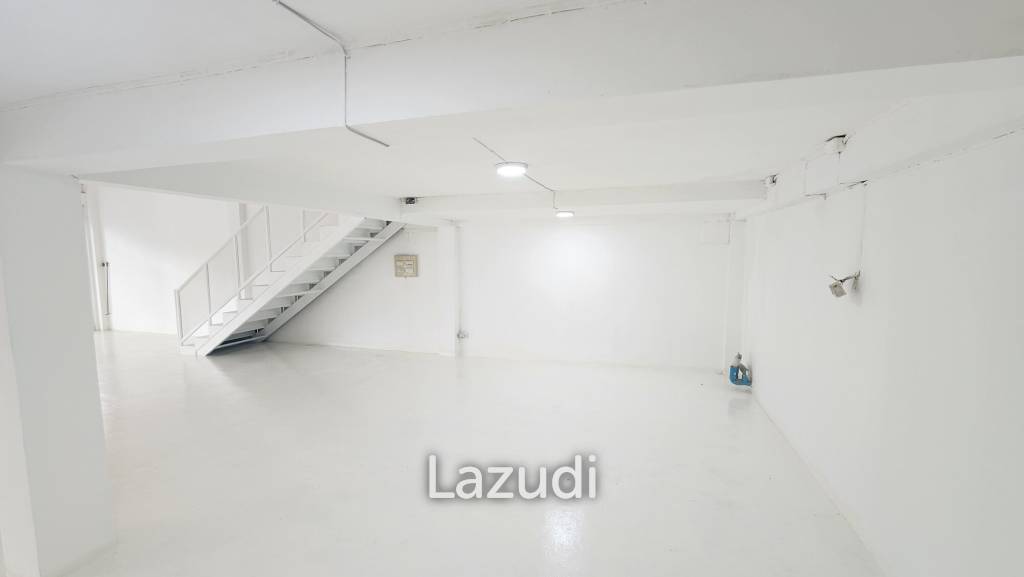 142 SQM on Main Road Sukhumvit 42 High Visibility, High Potential - Perfect retail location for Spa, Clinic, Restaurant, etc.