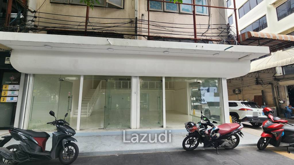 142 SQM on Main Road Sukhumvit 42 High Visibility, High Potential - Perfect retail location for Spa, Clinic, Restaurant, etc.
