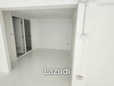 142 SQM on Main Road Sukhumvit 42 High Visibility, High Potential - Perfect retail location for Spa, Clinic, Restaurant, etc.
