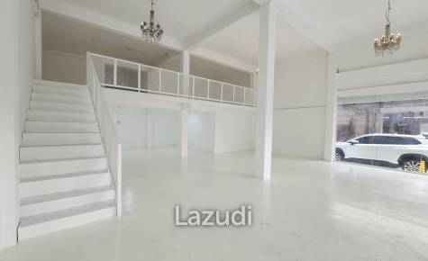 142 SQM on Main Road Sukhumvit 42 High Visibility, High Potential - Perfect retail location for Spa, Clinic, Restaurant, etc.