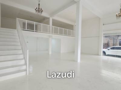 142 SQM on Main Road Sukhumvit 42 High Visibility, High Potential - Perfect retail location for Spa, Clinic, Restaurant, etc.
