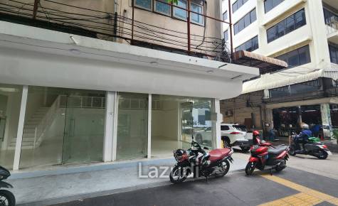142 SQM on Main Road Sukhumvit 42 High Visibility, High Potential - Perfect retail location for Spa, Clinic, Restaurant, etc.