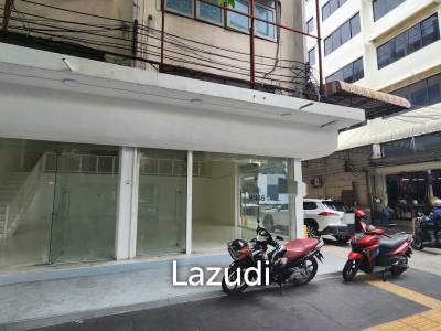 142 SQM on Main Road Sukhumvit 42 High Visibility, High Potential - Perfect retail location for Spa, Clinic, Restaurant, etc.