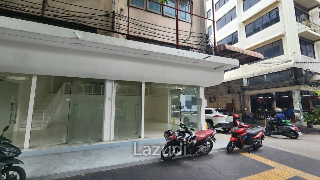 142 SQM on Main Road Sukhumvit 42 High Visibility, High Potential - Perfect retail location for Spa, Clinic, Restaurant, etc.