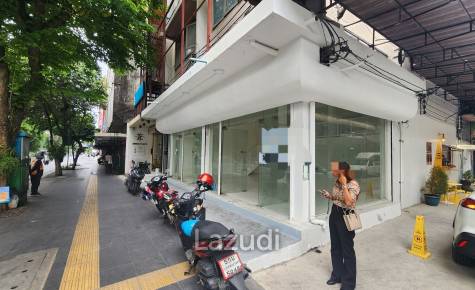 142 SQM on Main Road Sukhumvit 42 High Visibility, High Potential - Perfect retail location for Spa, Clinic, Restaurant, etc.
