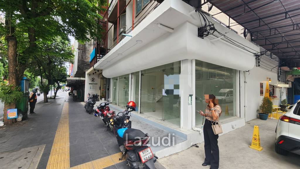 142 SQM on Main Road Sukhumvit 42 High Visibility, High Potential - Perfect retail location for Spa, Clinic, Restaurant, etc.