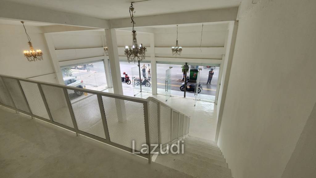 142 SQM on Main Road Sukhumvit 42 High Visibility, High Potential - Perfect retail location for Spa, Clinic, Restaurant, etc.