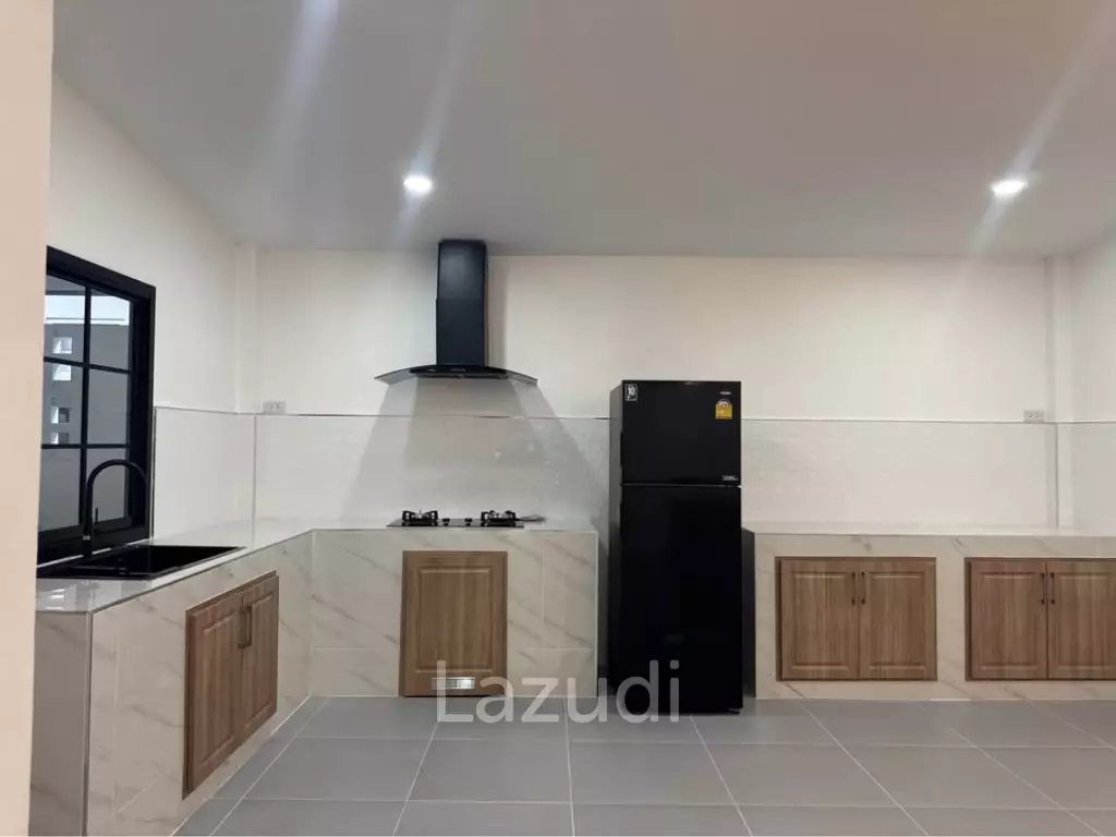 Renovated 2-Bedroom House In Chalong