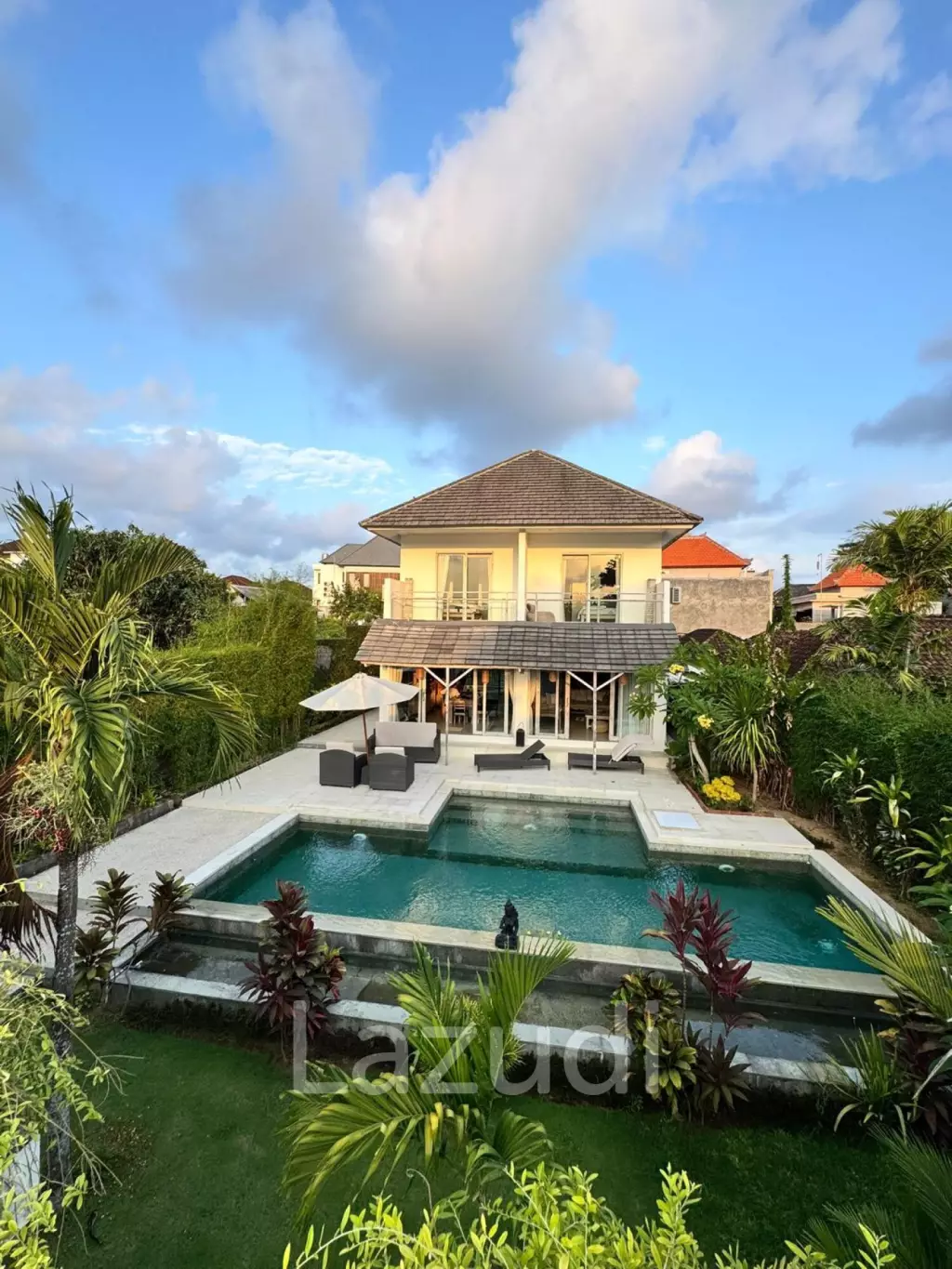 4 Bedroom Leasehold Villa in Bumbak Umalas Bali