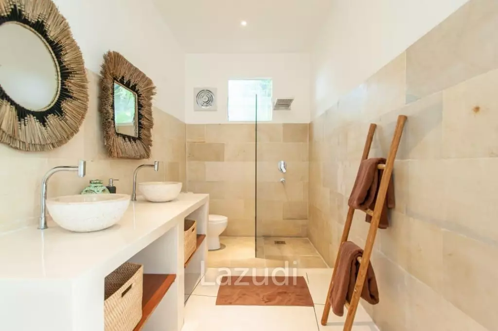 4 Bedroom Leasehold Villa in Bumbak Umalas Bali