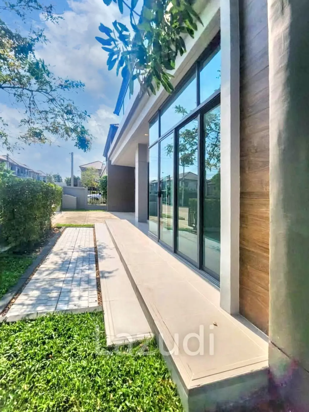 4 Bedroom 3 Bathroom 234 Sq.m Venue Rama 9