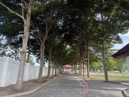 JUST RENOVATED 3-Bedroom Luxury Villa on a LARGE 3 Rai Plot in Hin Lek Fai