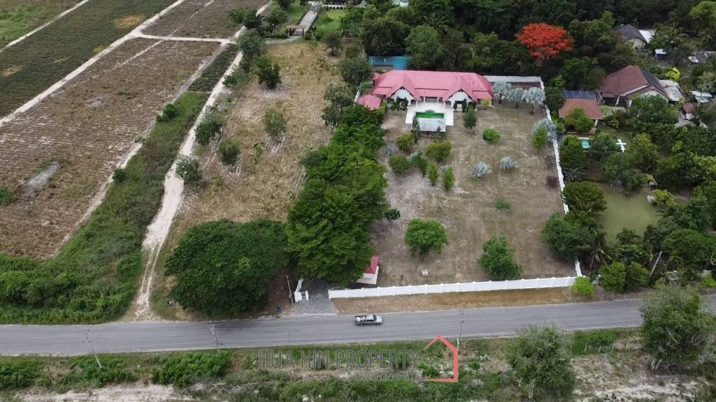 JUST RENOVATED 3-Bedroom Luxury Villa on a LARGE 3 Rai Plot in Hin Lek Fai