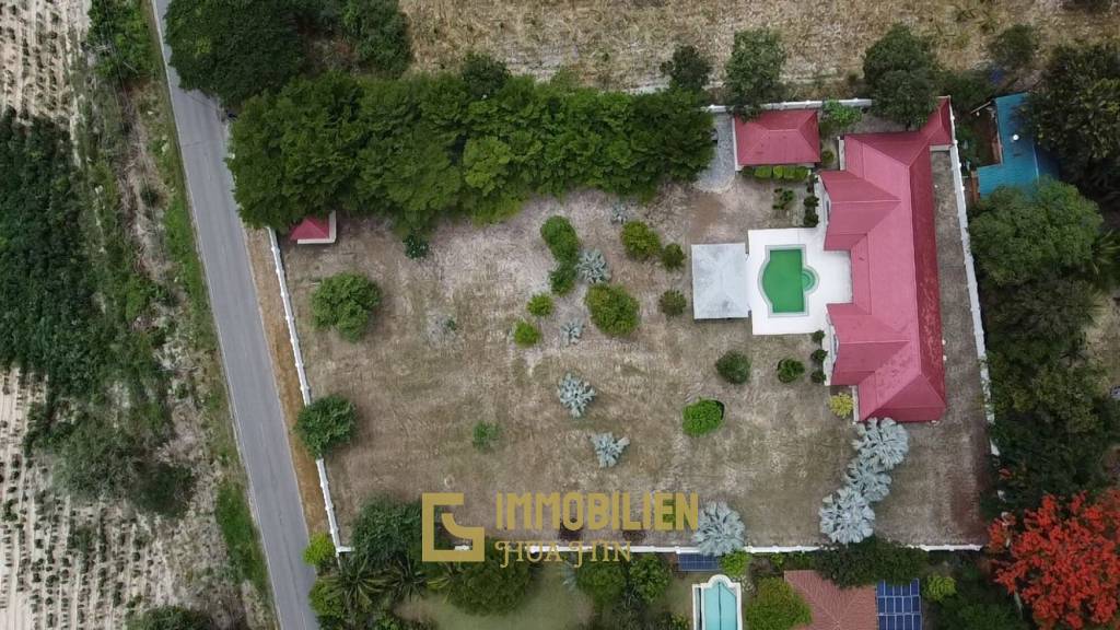 ขายวิลล่า 3ห้องนอนบ้านเนื้อที่ 3 ไร่ พร้อมสระว่ายน้ำและสวนขนาดใหญ่ในหินเหล็กไฟ