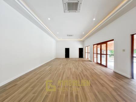 ขายวิลล่า 3ห้องนอนบ้านเนื้อที่ 3 ไร่ พร้อมสระว่ายน้ำและสวนขนาดใหญ่ในหินเหล็กไฟ