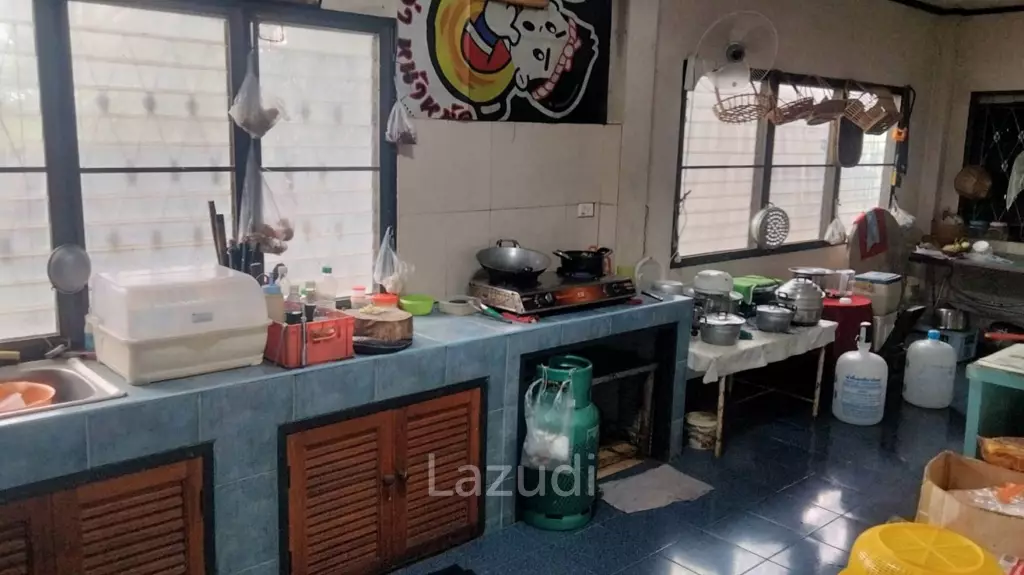 4 Beds 2-Storey House For Sale Close To Main Road.