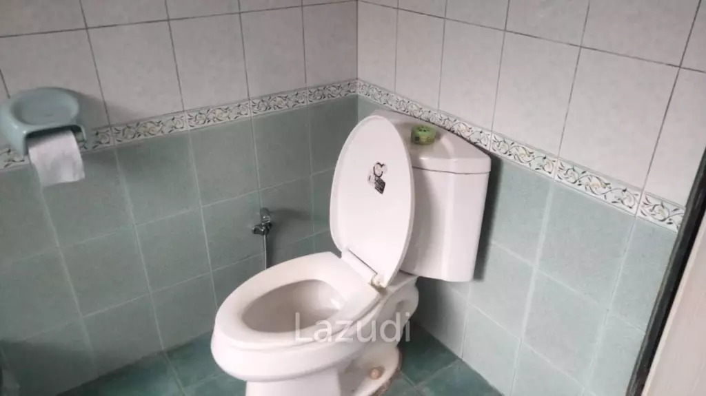 4 Beds 2-Storey House For Sale Close To Main Road.