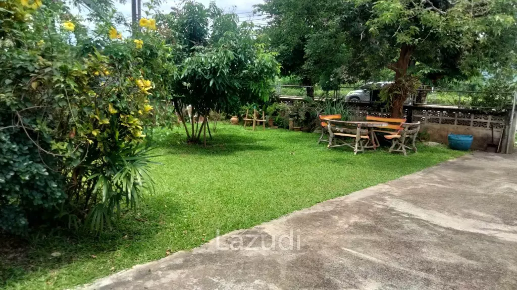 4 Beds 2-Storey House For Sale Close To Main Road.