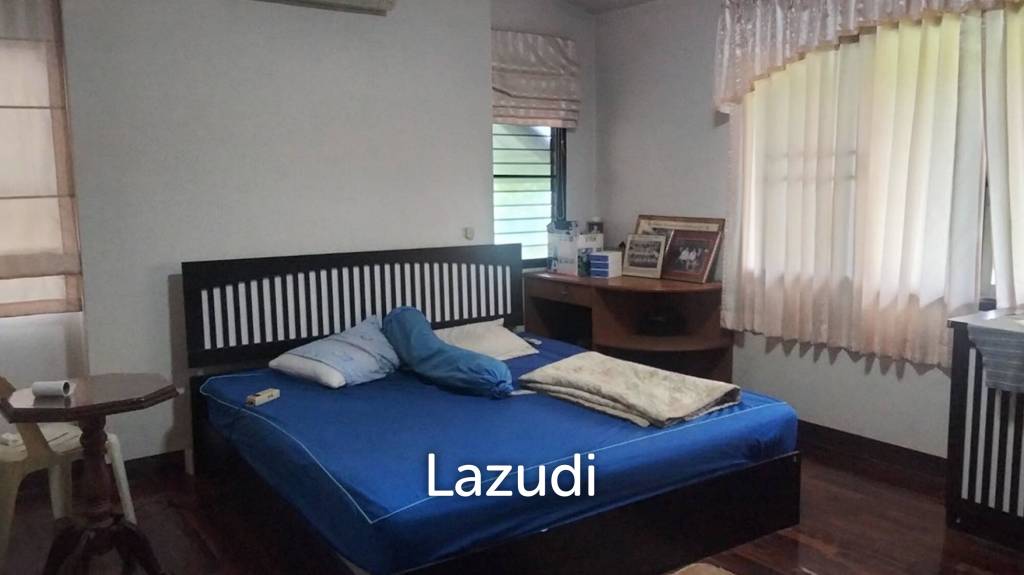 4 Beds 2-Storey House For Sale Close To Main Road.