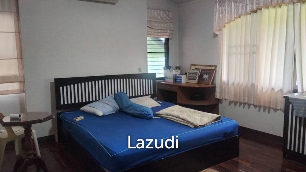 4 Beds 2-Storey House For Sale Close To Main Road.