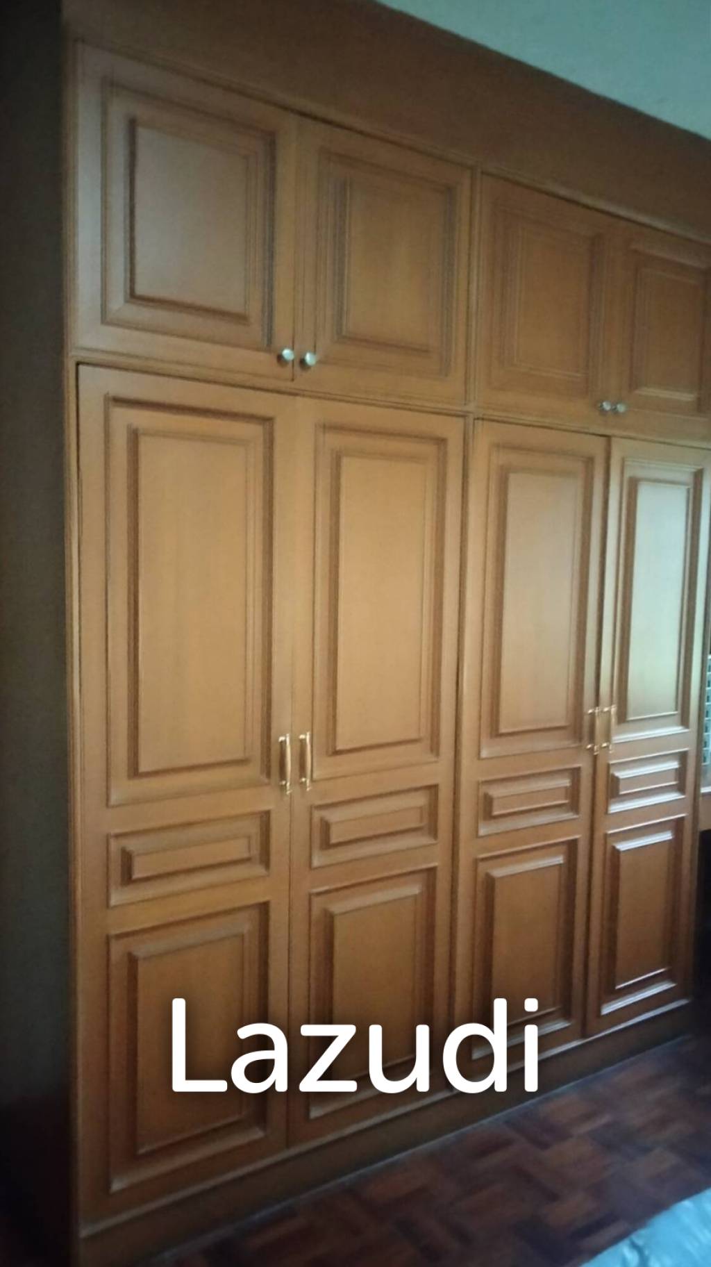 4 Beds 2-Storey House For Sale Close To Main Road.