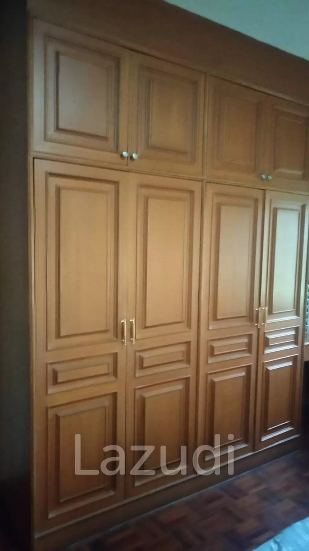 4 Beds 2-Storey House For Sale Close To Main Road.