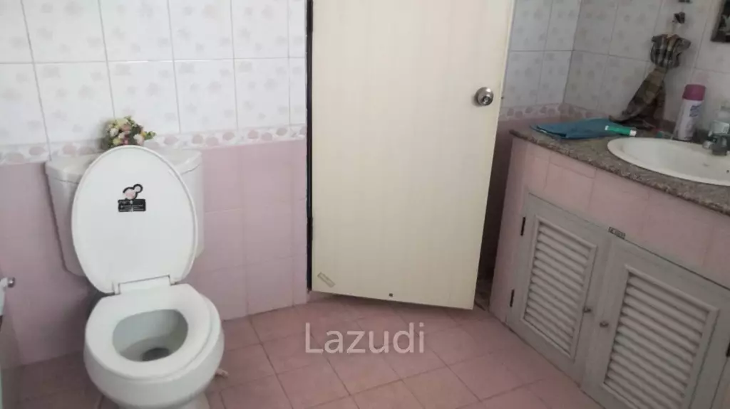 4 Beds 2-Storey House For Sale Close To Main Road.