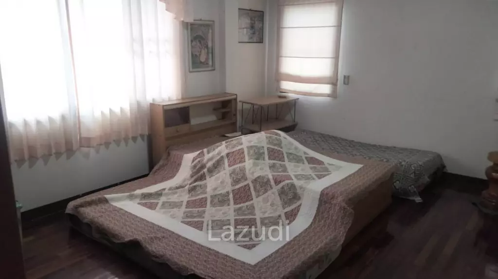 4 Beds 2-Storey House For Sale Close To Main Road.