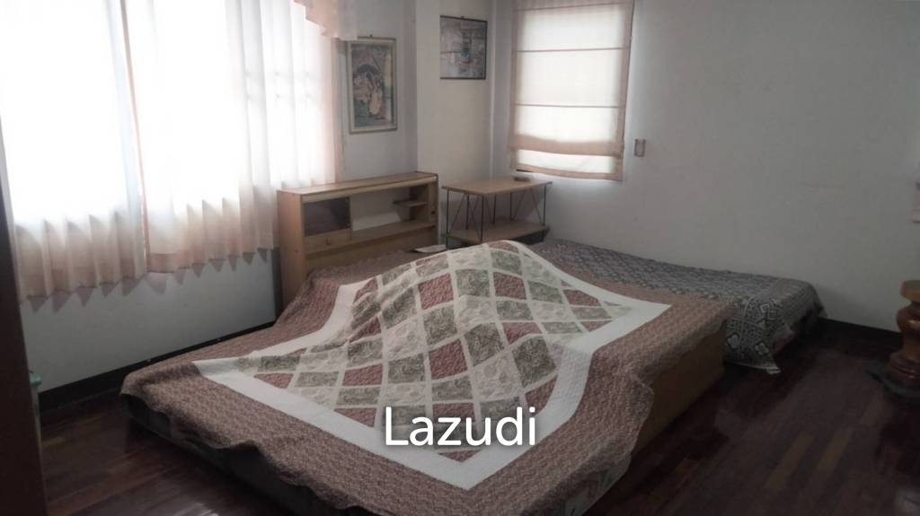 4 Beds 2-Storey House For Sale Close To Main Road.