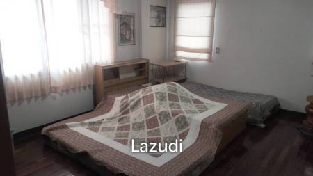 4 Beds 2-Storey House For Sale Close To Main Road.