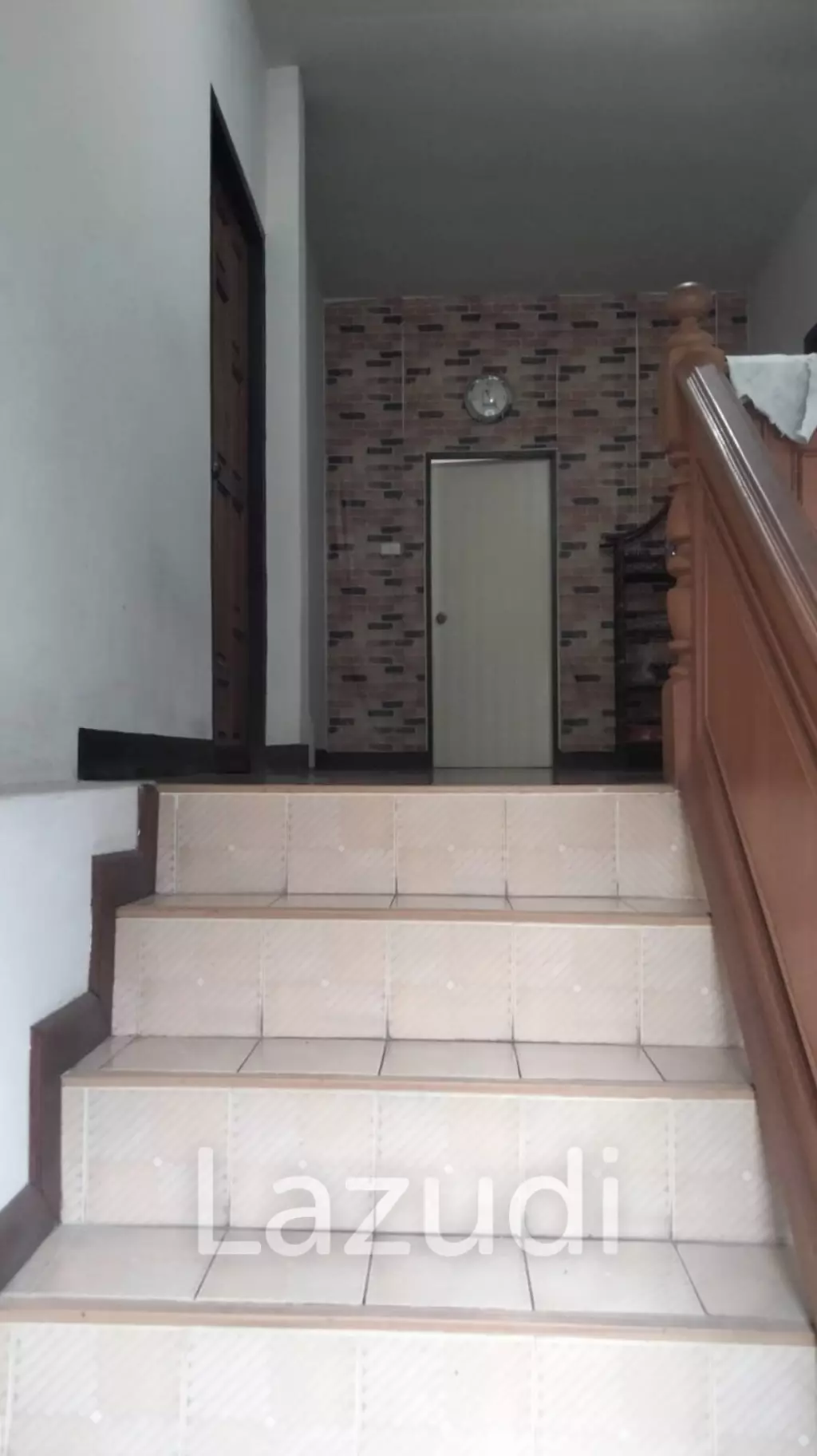 4 Beds 2-Storey House For Sale Close To Main Road.