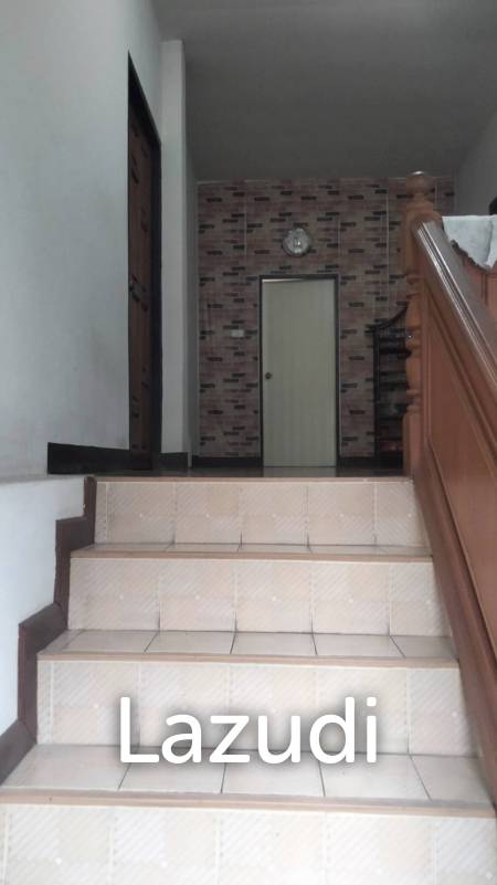 4 Beds 2-Storey House For Sale Close To Main Road.