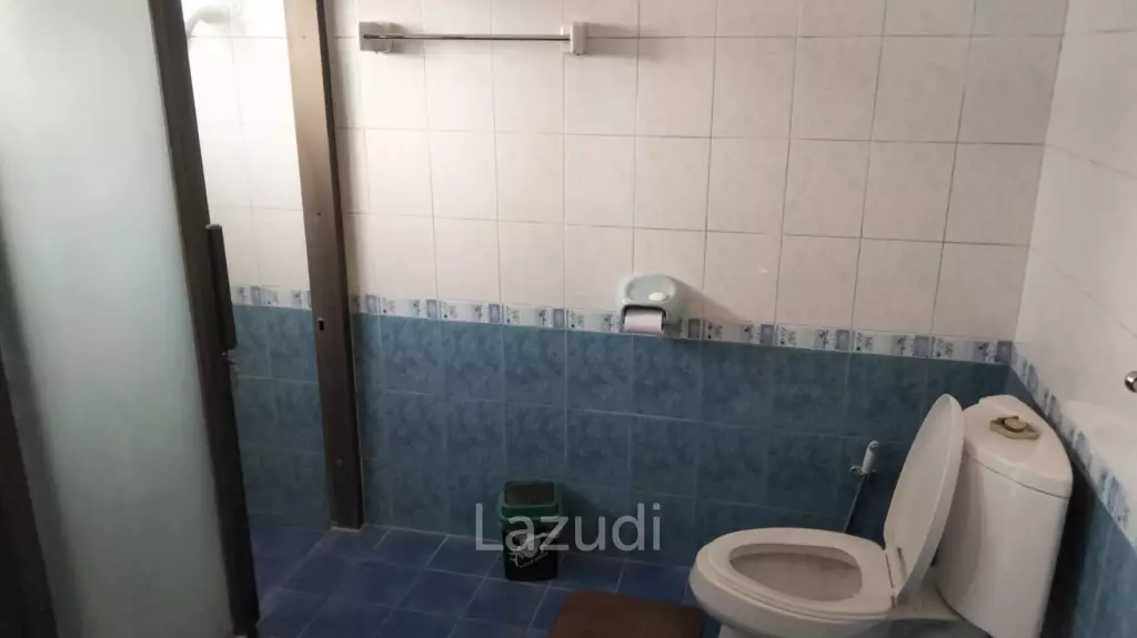 4 Beds 2-Storey House For Sale Close To Main Road.
