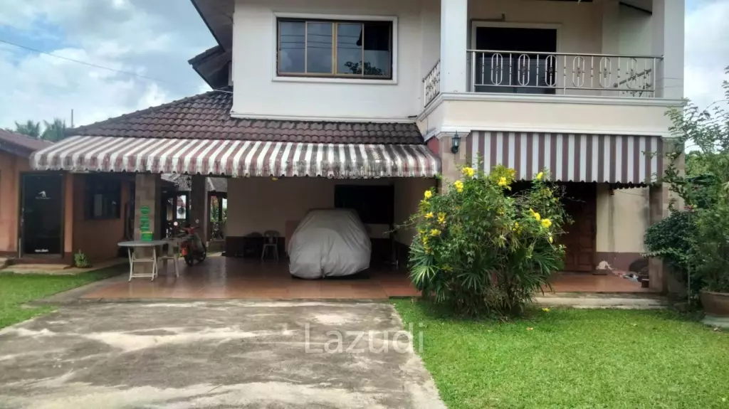 4 Beds 2-Storey House For Sale Close To Main Road.
