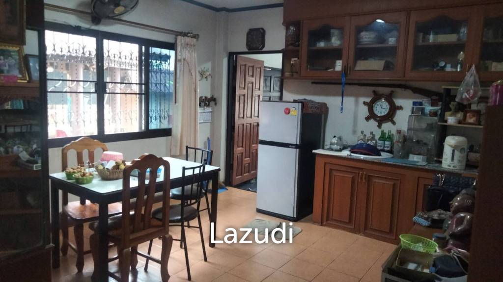 4 Beds 2-Storey House For Sale Close To Main Road.
