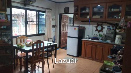 4 Beds 2-Storey House For Sale Close To Main Road.
