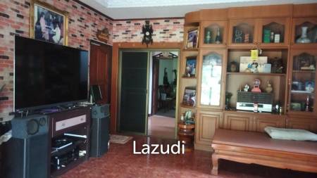 4 Beds 2-Storey House For Sale Close To Main Road.