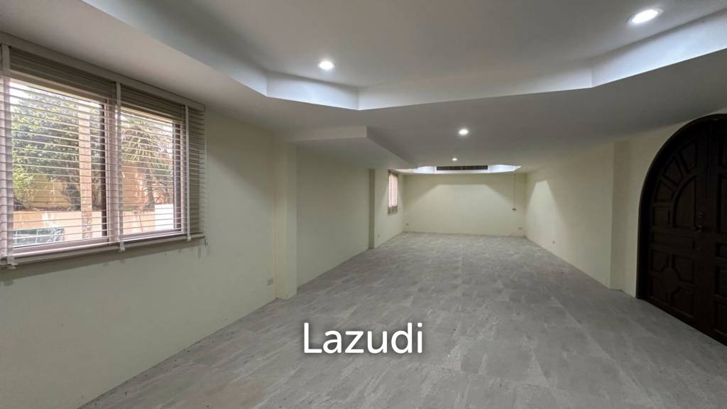 4-Bedroom Villa with Garden - Near Fisherman's Village