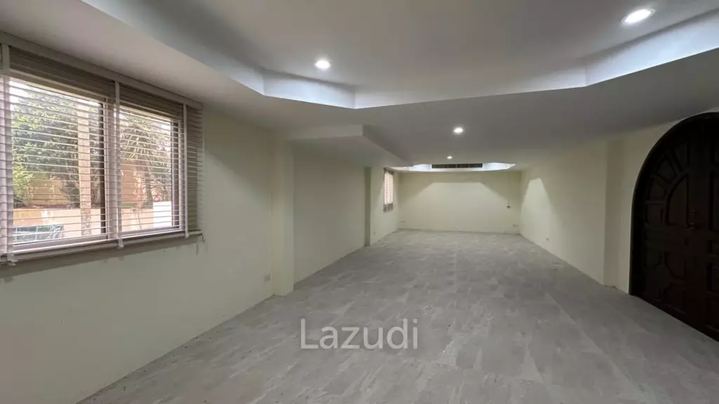 4-Bedroom Villa with Garden - Near Fisherman's Village