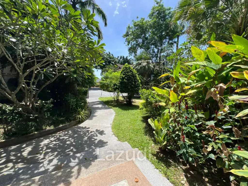 4-Bedroom Villa with Garden - Near Fisherman's Village
