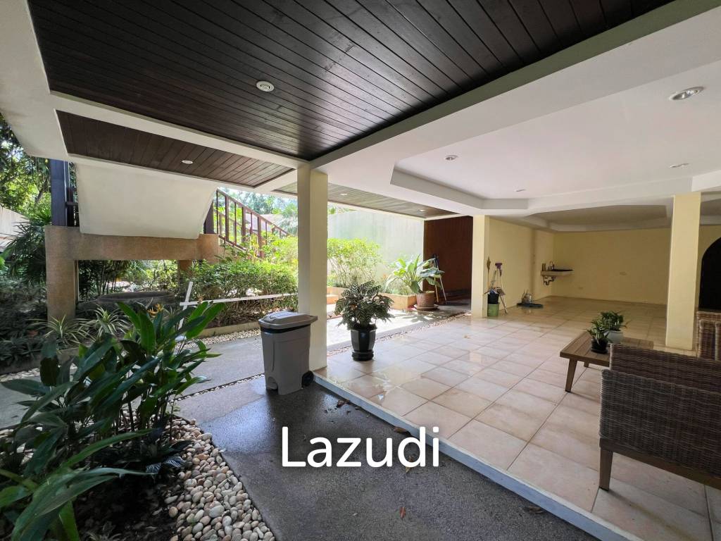 4-Bedroom Villa with Garden - Near Fisherman's Village